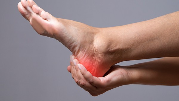 跟腱滑囊炎的症状都有什么 如何缓解跟腱滑囊炎的症状