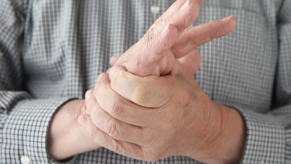 手指头骨裂是什么症状 手指头骨裂的原因都有哪些