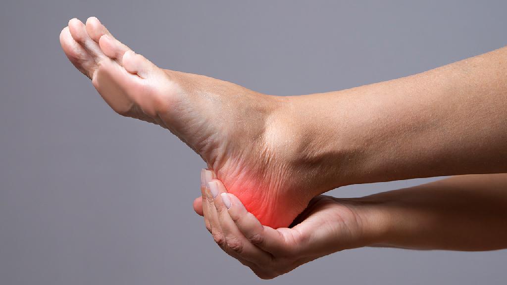 女性脚后跟疼痛的原因 脚后跟疼痛治疗
