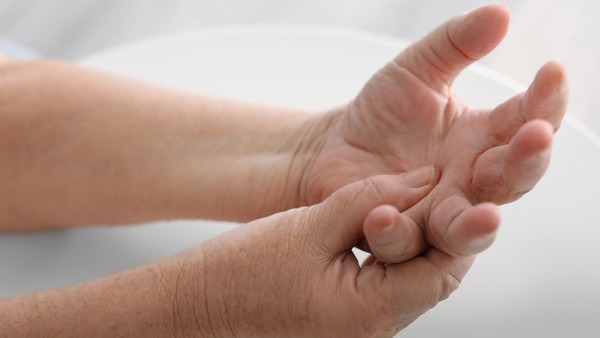 手汗症怎么治疗 手汗症患者要注意什么