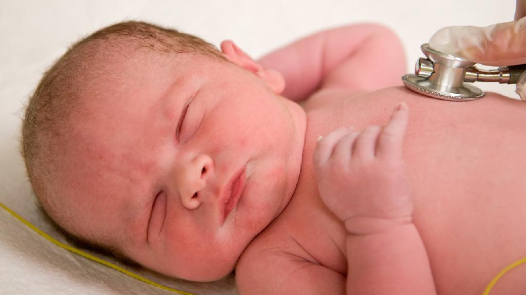 新生儿鲜红斑痣怎么回事？有这4种原因