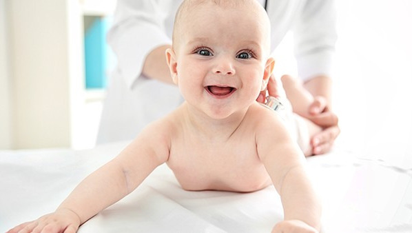 婴儿脸上有小白点怎么回事 婴儿脸上长白点要警惕3种皮肤病