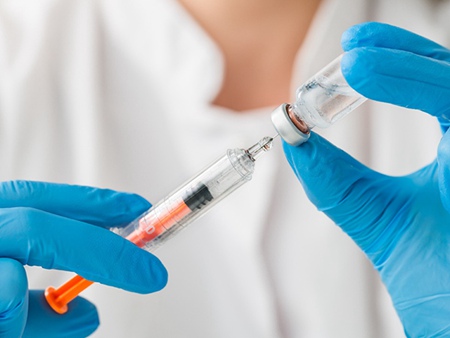 联合国秘书长28日接种第一剂新冠疫苗，称幸运和感激