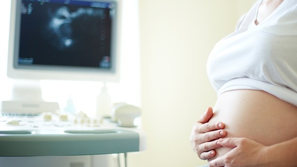 瑞典报告胎儿在母亲子宫内感染新冠案例，面临健康风险