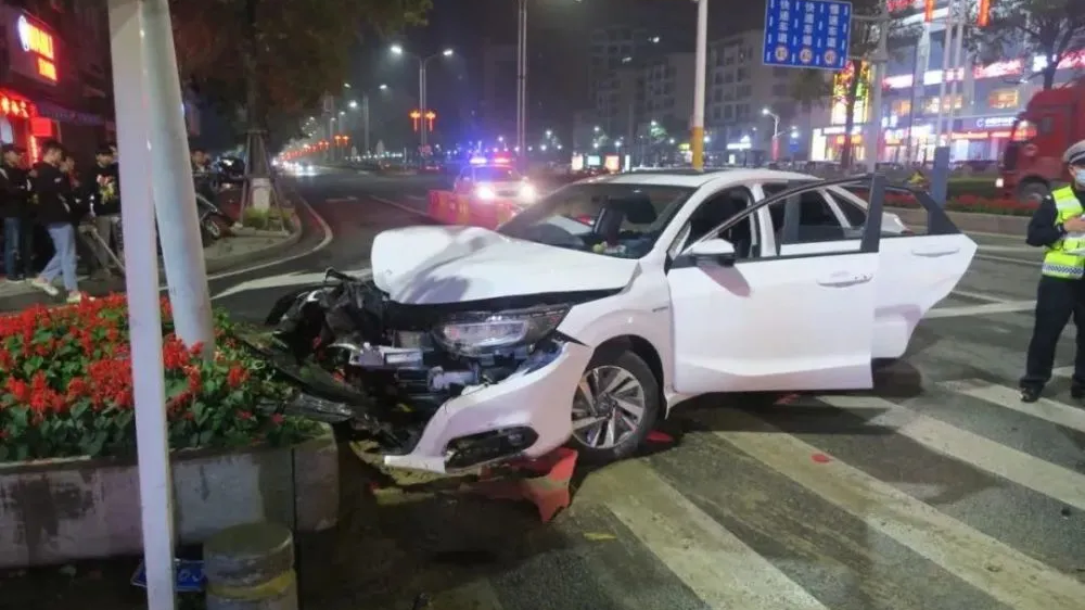 醉驾出事故逃逸找人顶包继续喝 将依法追究刑事责任