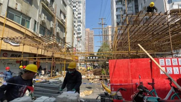 意外！上海居民楼外墙脱落致一人死亡 目前事故的具体原因仍还在调查中