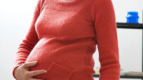 孕妇怀孕期呕吐频繁怎么办，4个疗法缓解妊娠呕吐