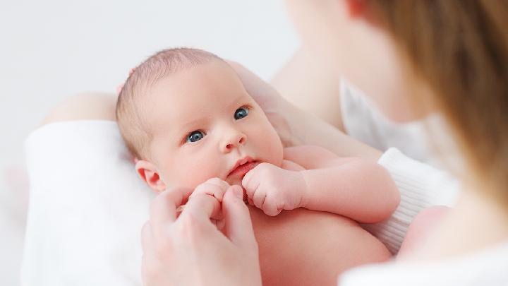 婴儿哭是怎么回事 父母应该警惕三种常见病