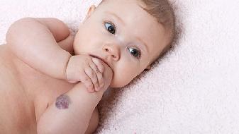 婴儿感染细菌感染发烧腹泻怎么办 婴儿腹泻腹泻吃什么
