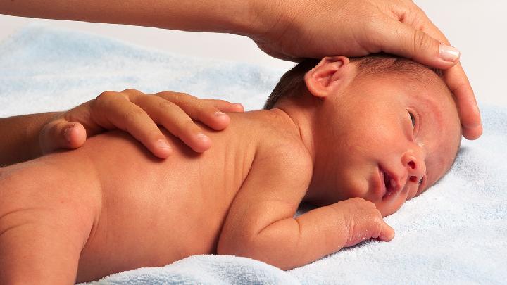 护理新生儿最常见的八大误区