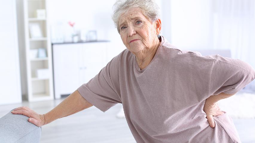 老年人腿疼热敷管用吗 如何预防老人腿痛