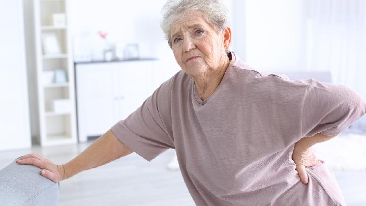 老年人腿疼热敷管用吗 如何预防老人腿痛