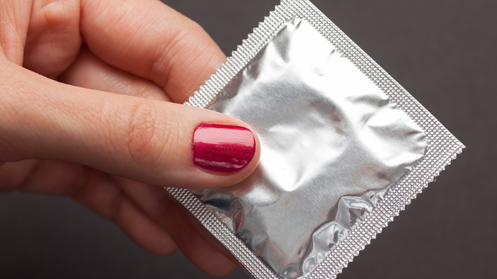 避孕套不是越薄越好 如何正确使用安全套？