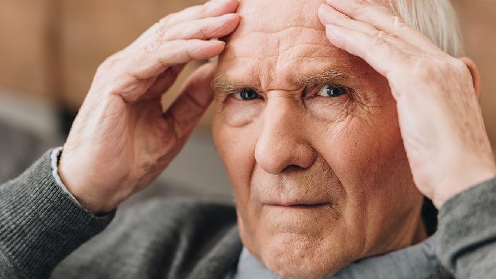老人干嚼食物能健脑是真的吗