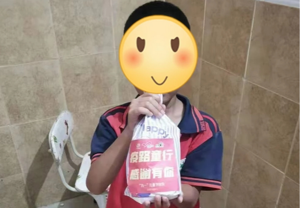父子俩钓鱼误入中风险封闭区，俩人目前生活状态良好