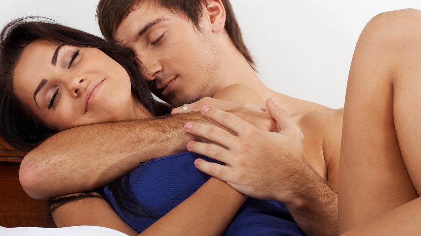 性交技巧 在枕头的帮助下更加性生活完美