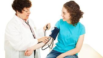 老人高血压一定要吃药么 高血压前期建议用这个方法