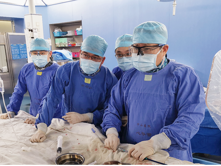葛均波团队完成全球首个可穿刺封堵器植入，患者顺利出院
