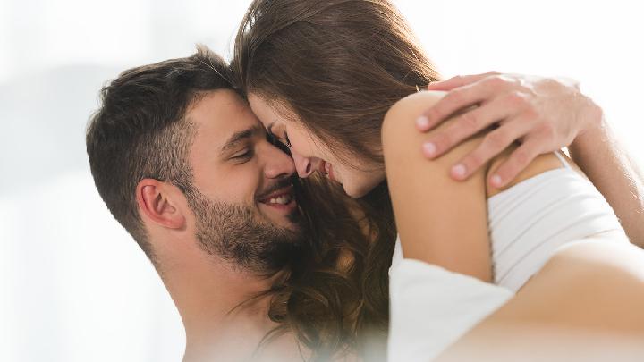 提示妻子性爱的暗示 先送一套舒缓身心的性爱按摩