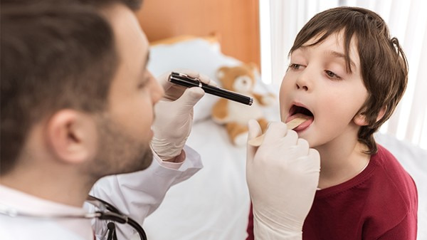 小孩口臭可能是哪些疾病引起的 容易引发口臭的3类疾病