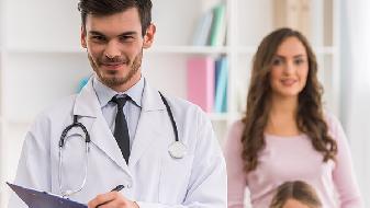 老年高血压降血压的注意事项 必要时协助患者起床观察片刻