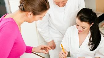 药源性咯血依据什么诊断？有哪些临床表现