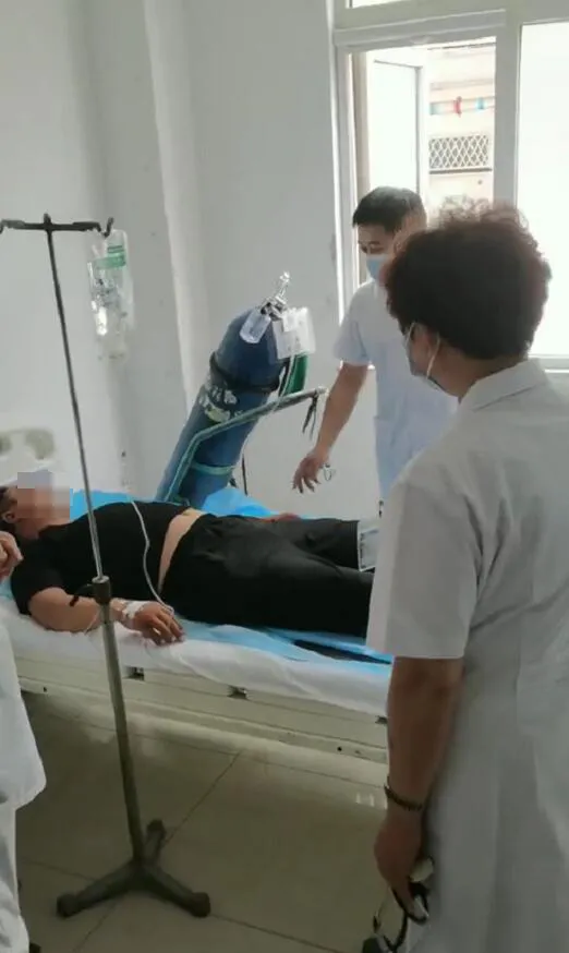 医者仁心，大爱无疆，北京广济医护人员紧急救助晕倒的外卖小哥，目前情况稳定