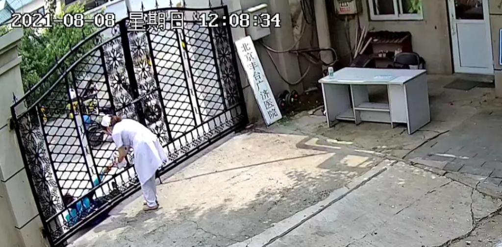 医者仁心，大爱无疆，北京广济医护人员紧急救助晕倒的外卖小哥，目前情况稳定