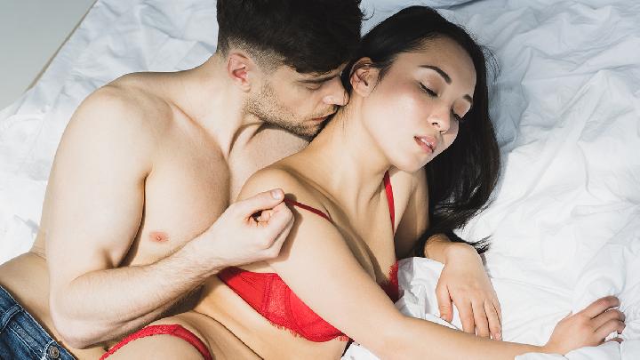 根据阴茎大小定制性爱技巧 给女人带来销魂的快乐