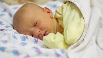 新生儿怎么抱是正确的？新生儿哄睡技巧有什么？