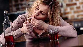 女性吸烟损健康 六大危害需警惕