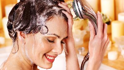 晚上洗头会给女性带来什么样的危害