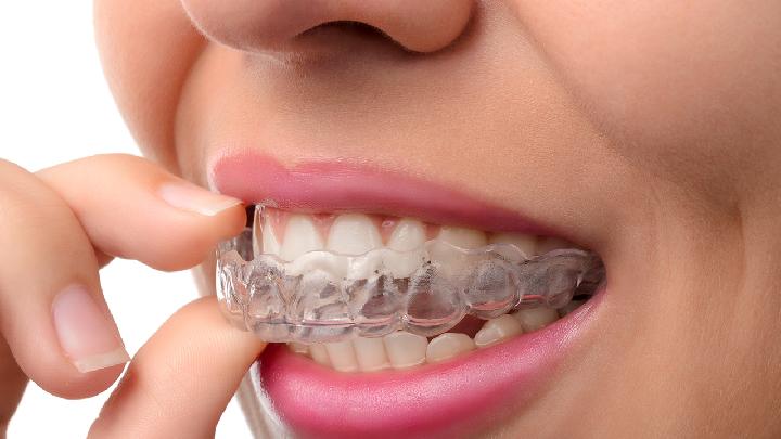 最伤害牙齿的九大坏习惯