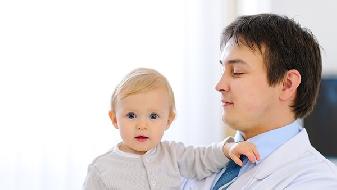 宝宝头部碰伤怎么办 宝宝出现4种情况要立即就医