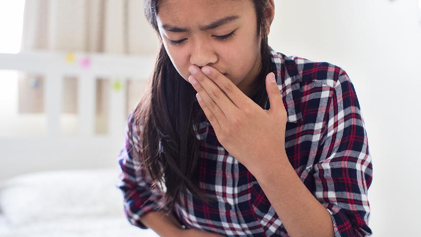 如何给宝宝拍嗝 新生儿快速拍嗝技巧