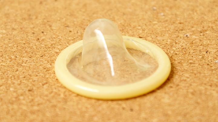 避孕套断了一截怎么办 留在体内会有危害吗