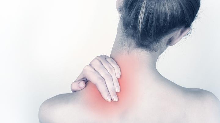 四个习惯引发肩疼 办公室里预防肩周炎有妙招