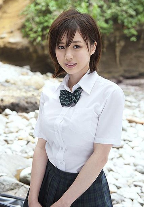 吉川爱美从萝莉学生妹演到御姐的老牌女优写真