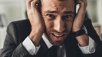 哪些原因导致了头痛的发生 2招让你远离办公室头痛