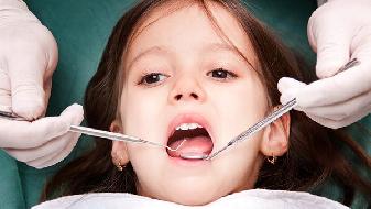儿童牙齿矫正最佳年龄是多大 什么原因可以造成儿童牙颌畸形