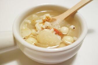 冬季喝什么汤最养生 冬季养生就喝香菇木耳生姜汤