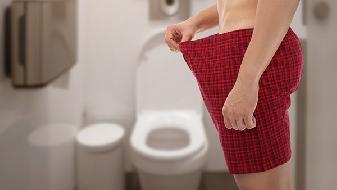 男性尿液发黄会是前列腺增生吗 男性前列腺增生还会引发4症状