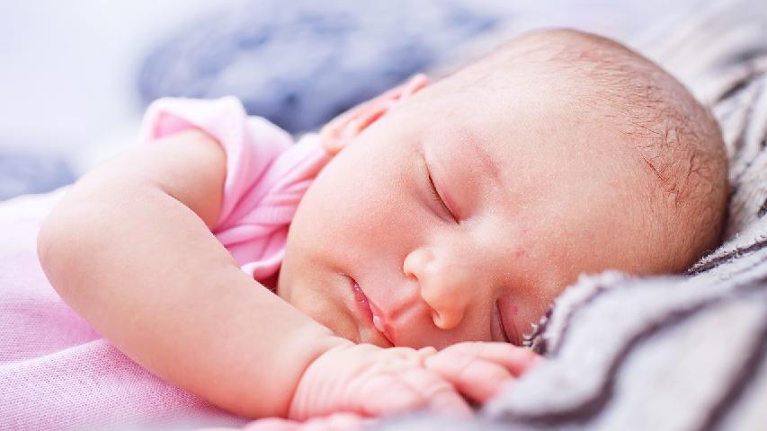 宝宝定型枕使用方法介绍 3个不同年龄宝宝选枕头方法