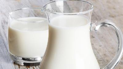 什么时候喝牛奶最补钙 晚饭后喝牛奶更补钙