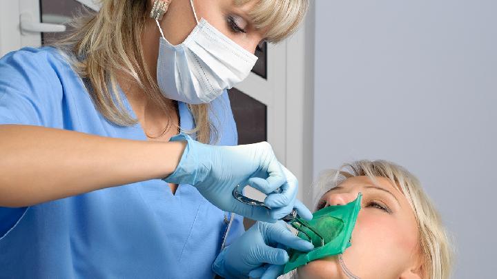 怎样进行牙齿种植的术后护理