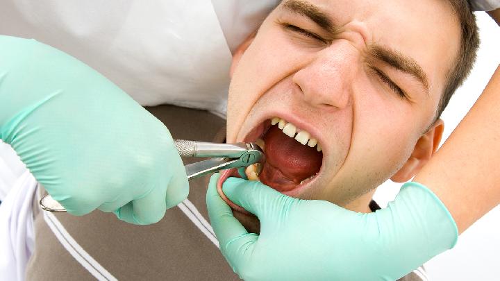 男人不刷牙易引发哪些疾病