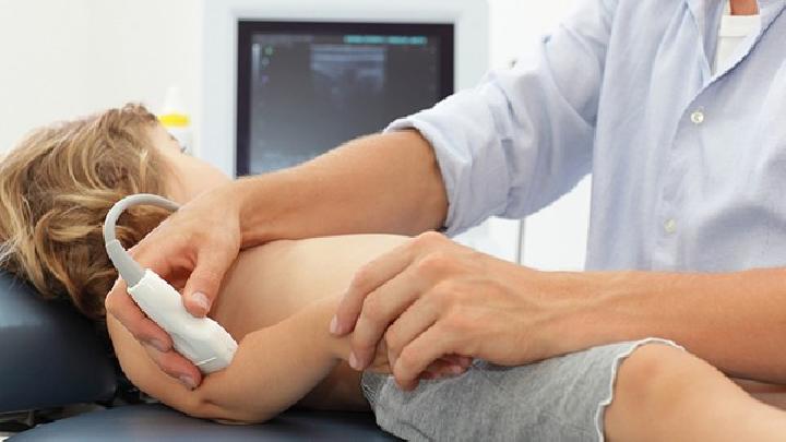 新生儿先天性膈疝的症状是什么？