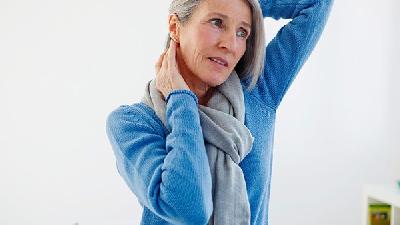老人如何预防颈椎病呢？