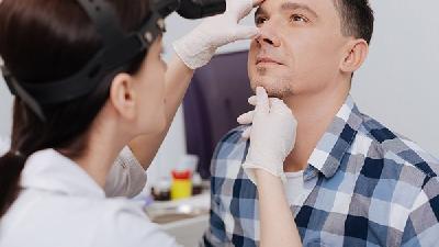 近视眼患者需谨慎选择手术