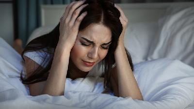 上班族出現(xiàn)失眠癥狀的原因何在?